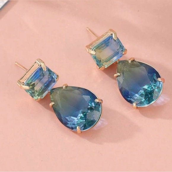 2/$30🌵 Shimmering Ocean Water Gradient Blue Green Rhinestone Earrings Vtg Style - Picture 4 of 11
